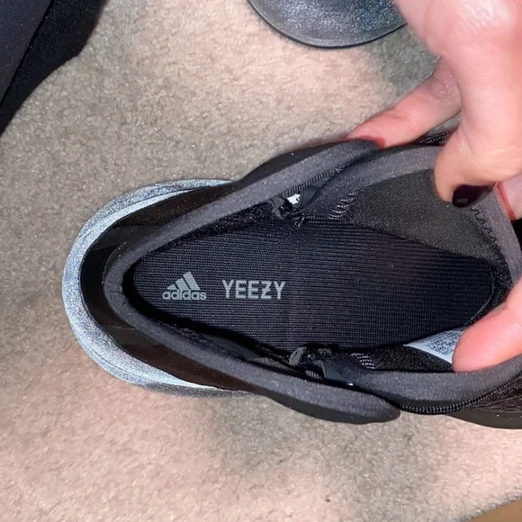 Yeezy qntm onyx
